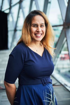 Natasha Lewis, s’adressant aux participants au Petit déjeuner annuel du président pour la fonction publique, en 2019.