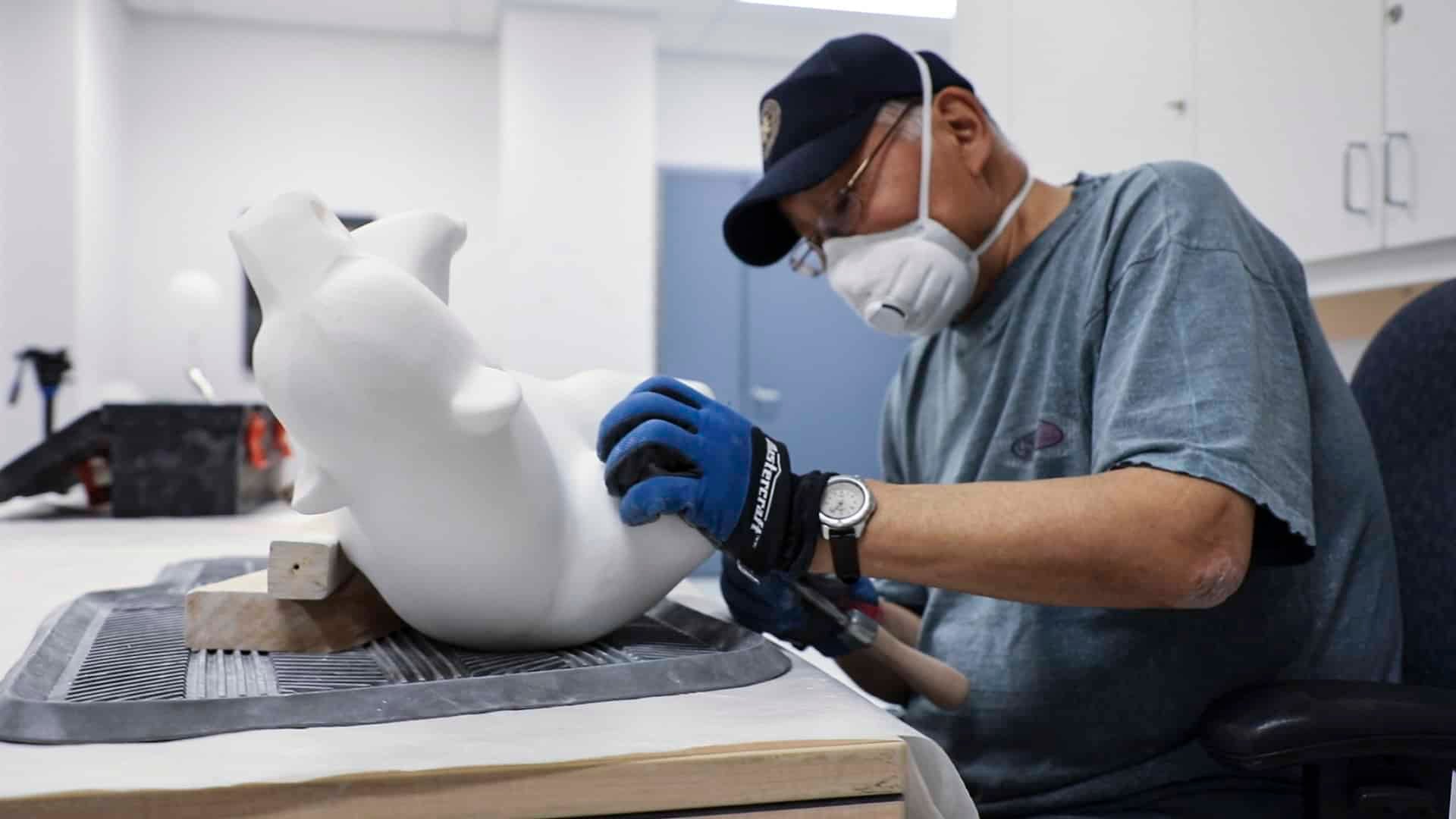 Saila Kapinek, an Inuit patient of The Ottawa Hospital, carving