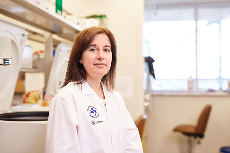 Dr. Carolina Ilkow in lab