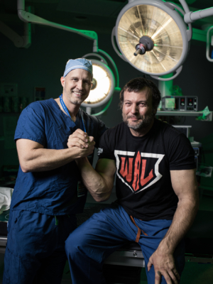 Un championnat après une chirurgie arthroscopique pour une légende  canadienne du bras de fer